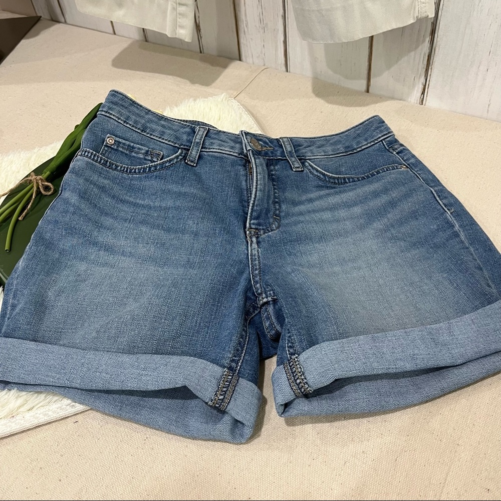 Lee Denim Regular Fit Short Mid Rise Light Blue Shorts, Washed - Not Worn, Sz. 6 - Picture 2 of 14